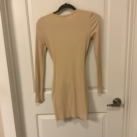 Superdown XS Dana Wrap Mini dress in nude 🪐 - Picture 4 of 4